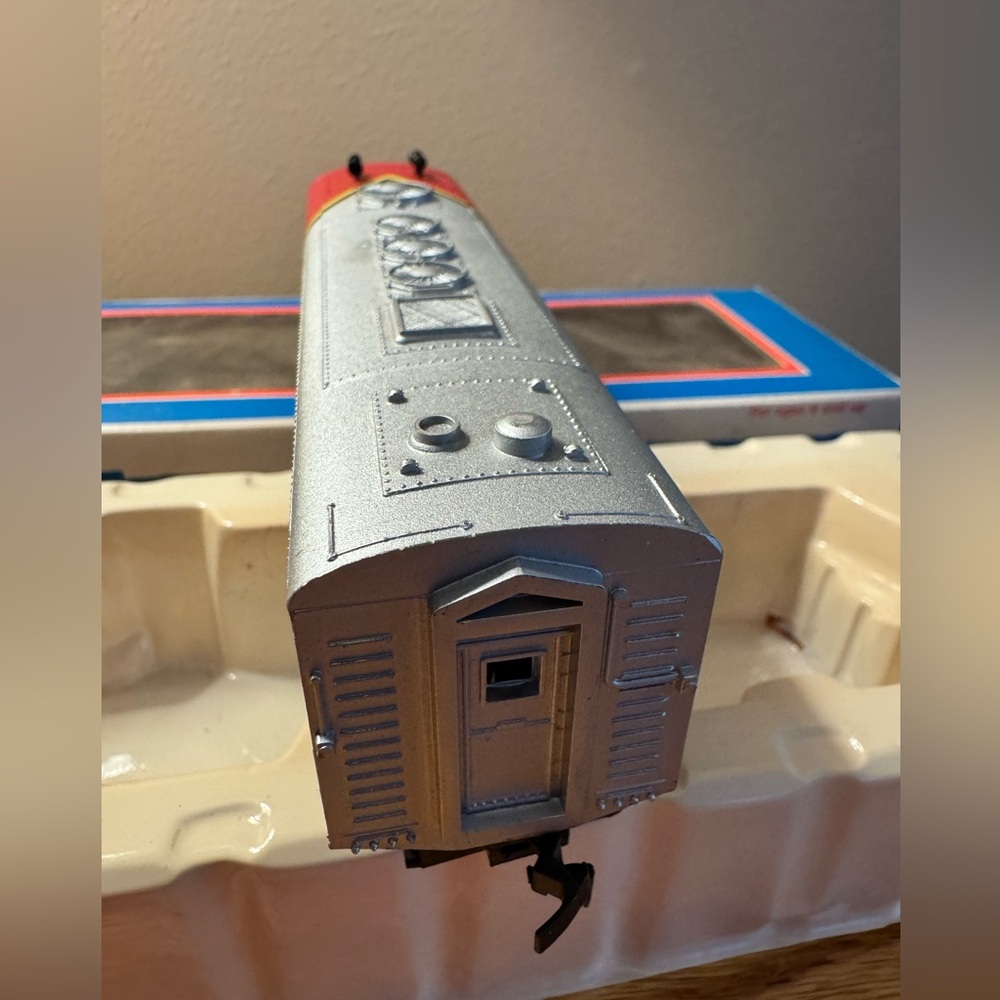 Model Power Santa Fe Toy Train Locomotive HO Scale Model Train In Box Display. - Picture 10 of 14